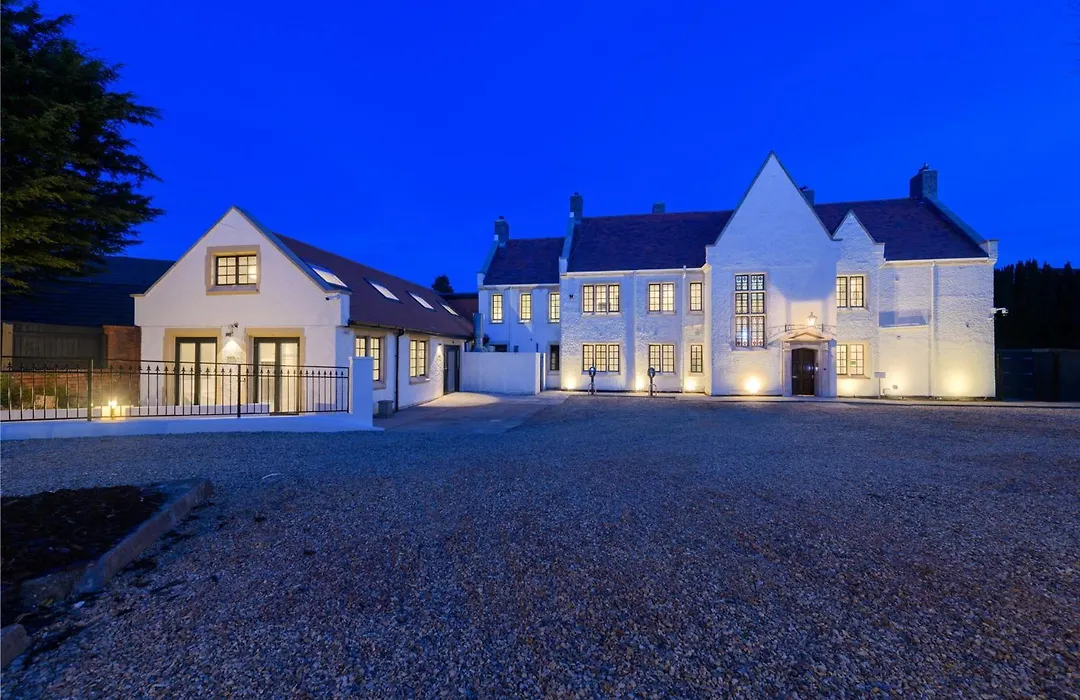 Holm House - Stylish Coastal Suites - Hedd Spa - Silures Bar & Restaurant-1