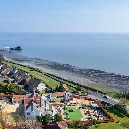 Holm House - Stylish Coastal Suites - Hedd Spa - Silures Bar & Restaurant-3